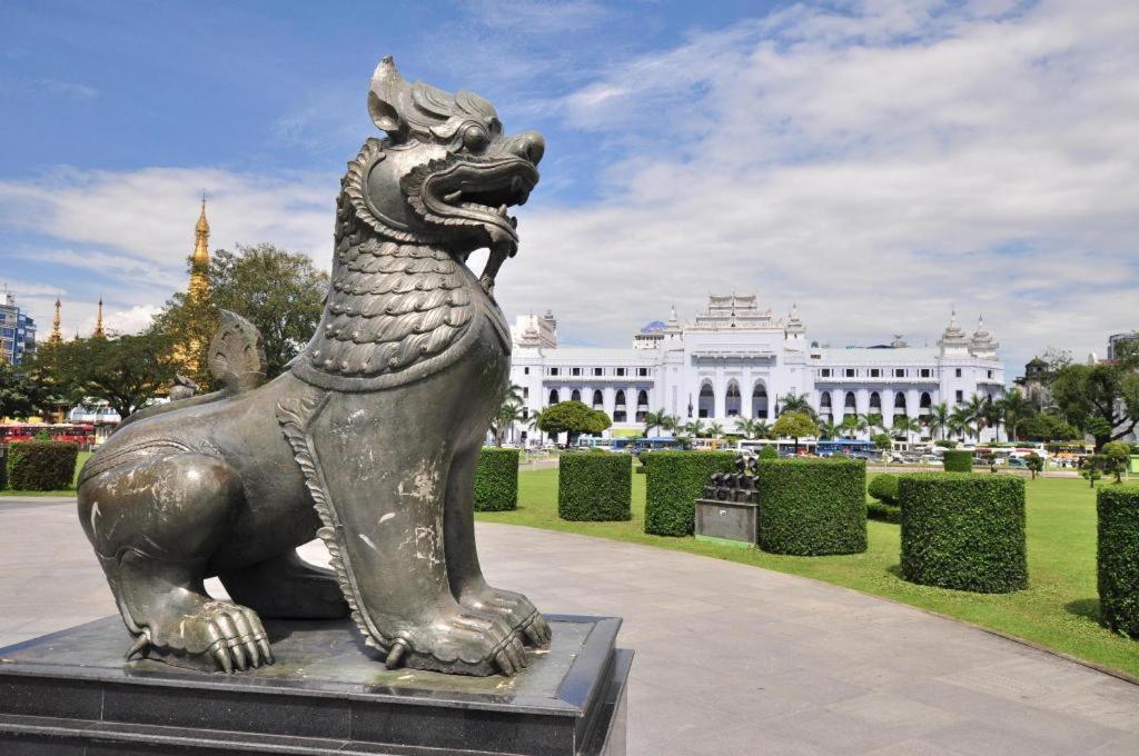 The Hotel Mawtin Yangon Exterior foto