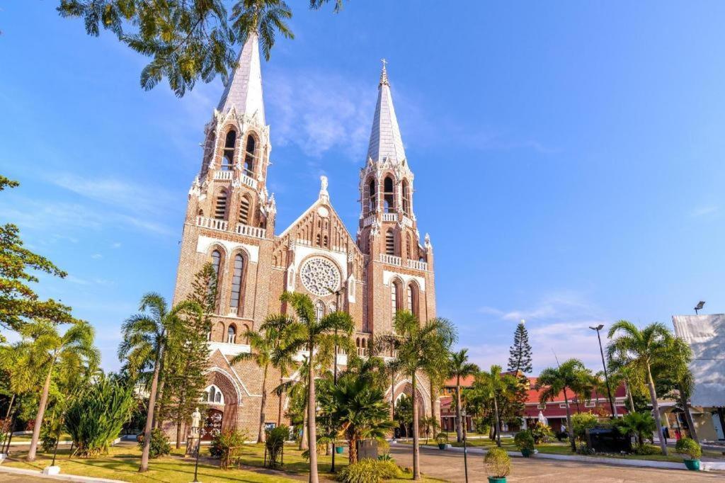 The Hotel Mawtin Yangon Exterior foto